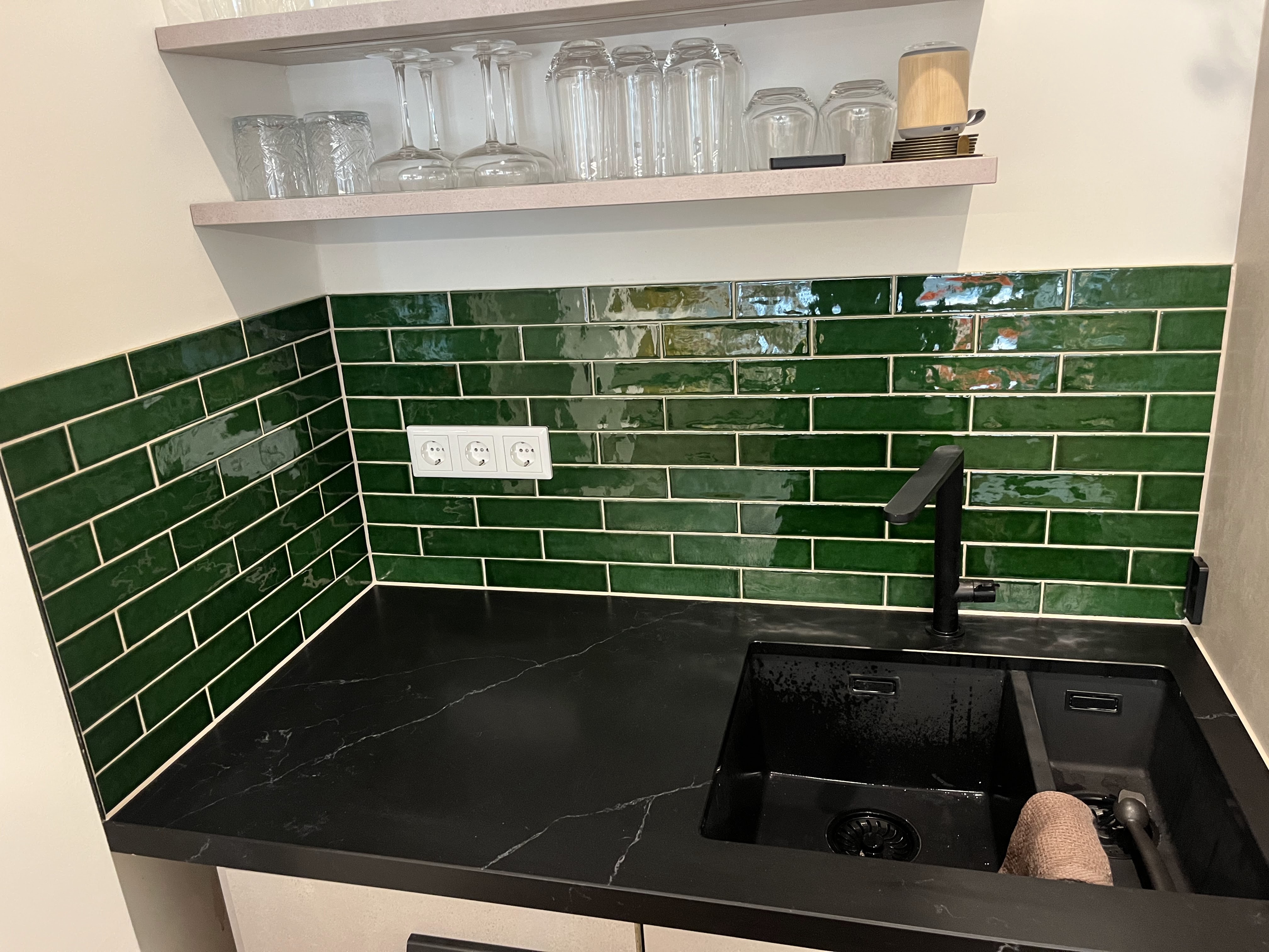 Keuken na tegelwerk – Barentzstraat, Amsterdam
