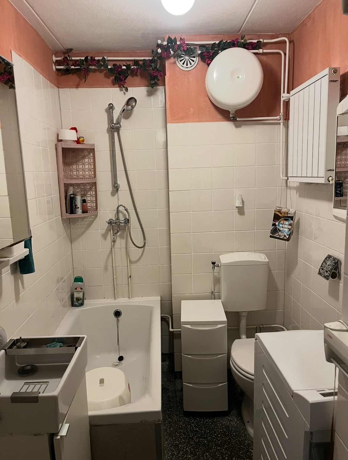 Badkamer vóór renovatie – Marnixkade, Amsterdam